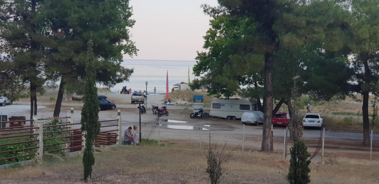 Hatzoudis Luxury Suites Chrisi Ammoudia Esterno foto