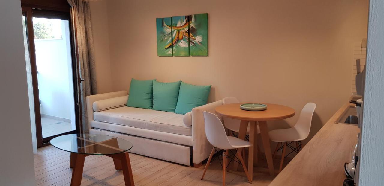 Hatzoudis Luxury Suites Chrisi Ammoudia Esterno foto