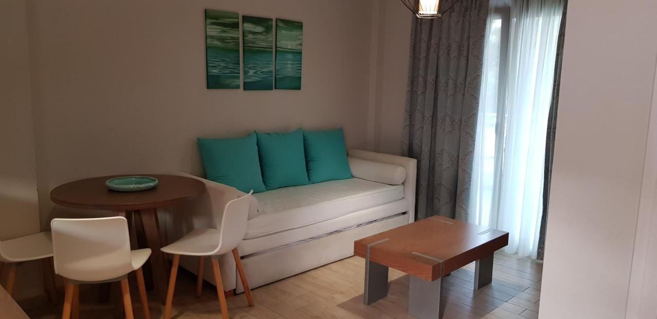 Hatzoudis Luxury Suites Chrisi Ammoudia Esterno foto