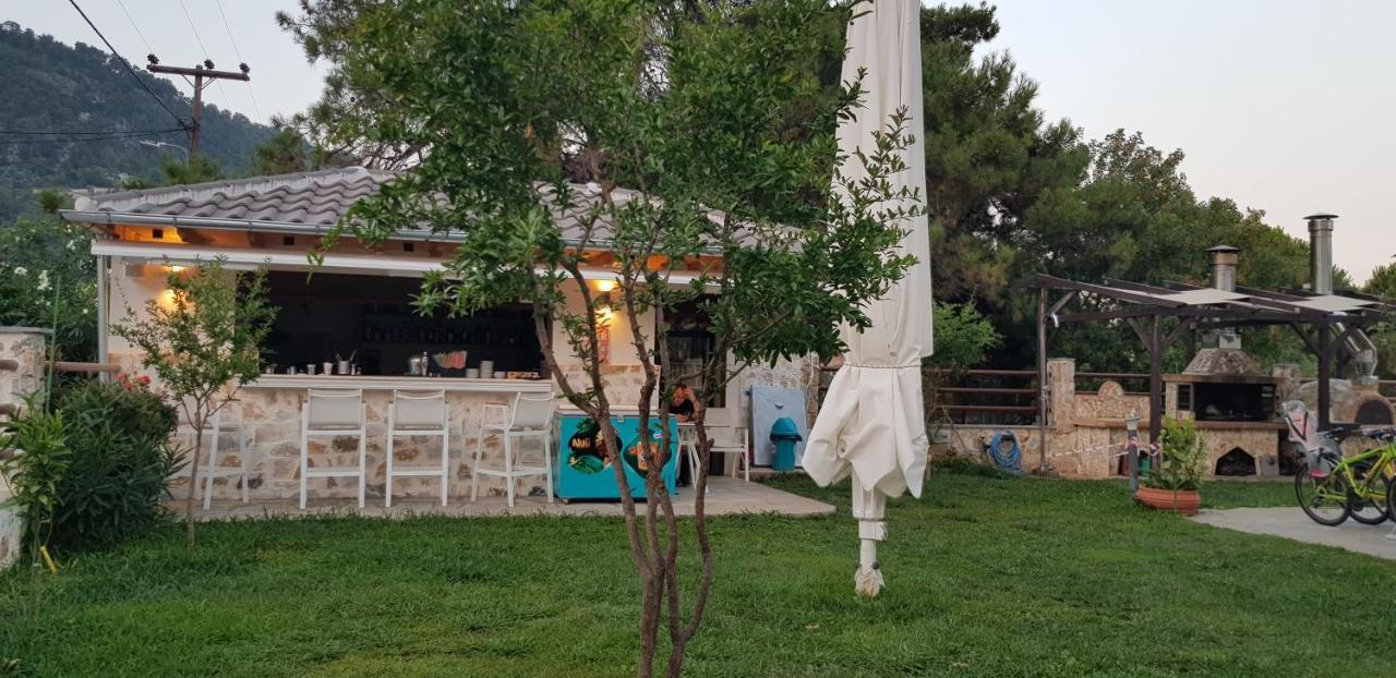 Hatzoudis Luxury Suites Chrisi Ammoudia Esterno foto
