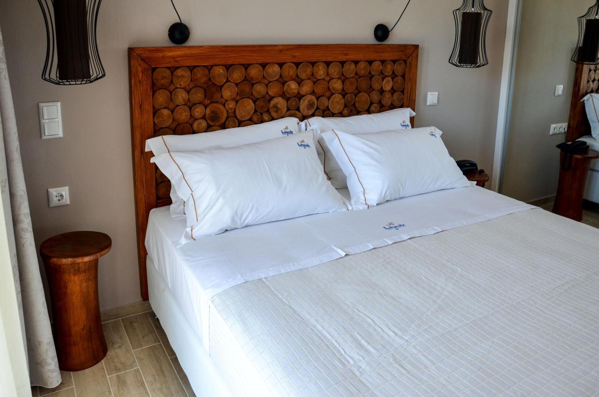 Hatzoudis Luxury Suites Chrisi Ammoudia Esterno foto