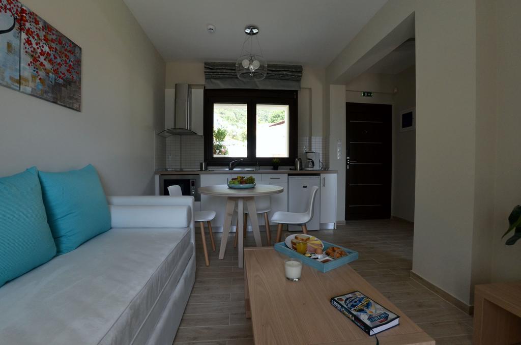 Hatzoudis Luxury Suites Chrisi Ammoudia Esterno foto