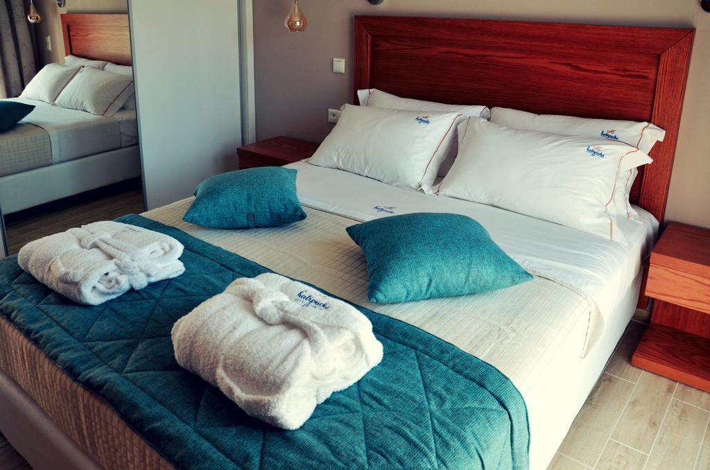 Hatzoudis Luxury Suites Chrisi Ammoudia Esterno foto