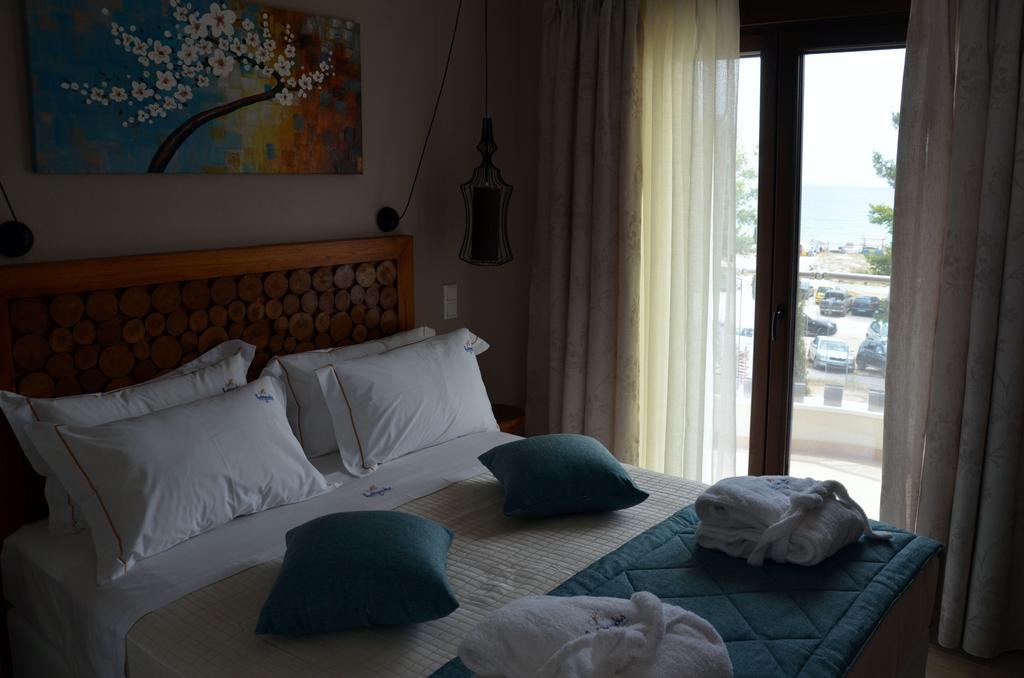 Hatzoudis Luxury Suites Chrisi Ammoudia Esterno foto