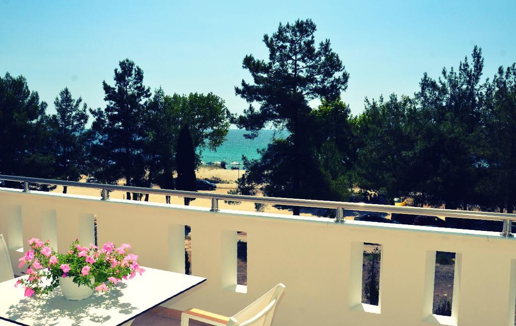Hatzoudis Luxury Suites Chrisi Ammoudia Esterno foto